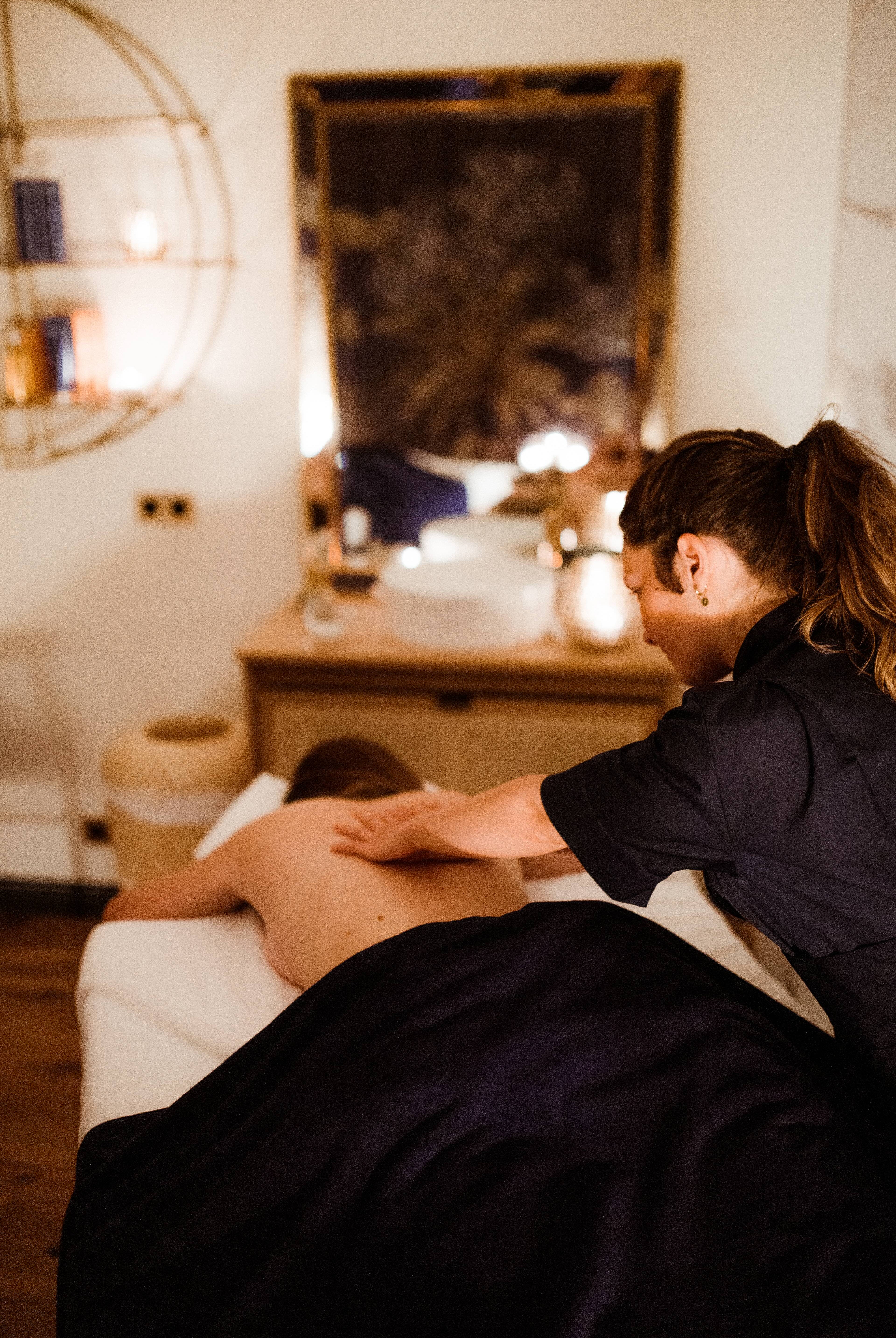 SPA Massage Ouistreham femme dos