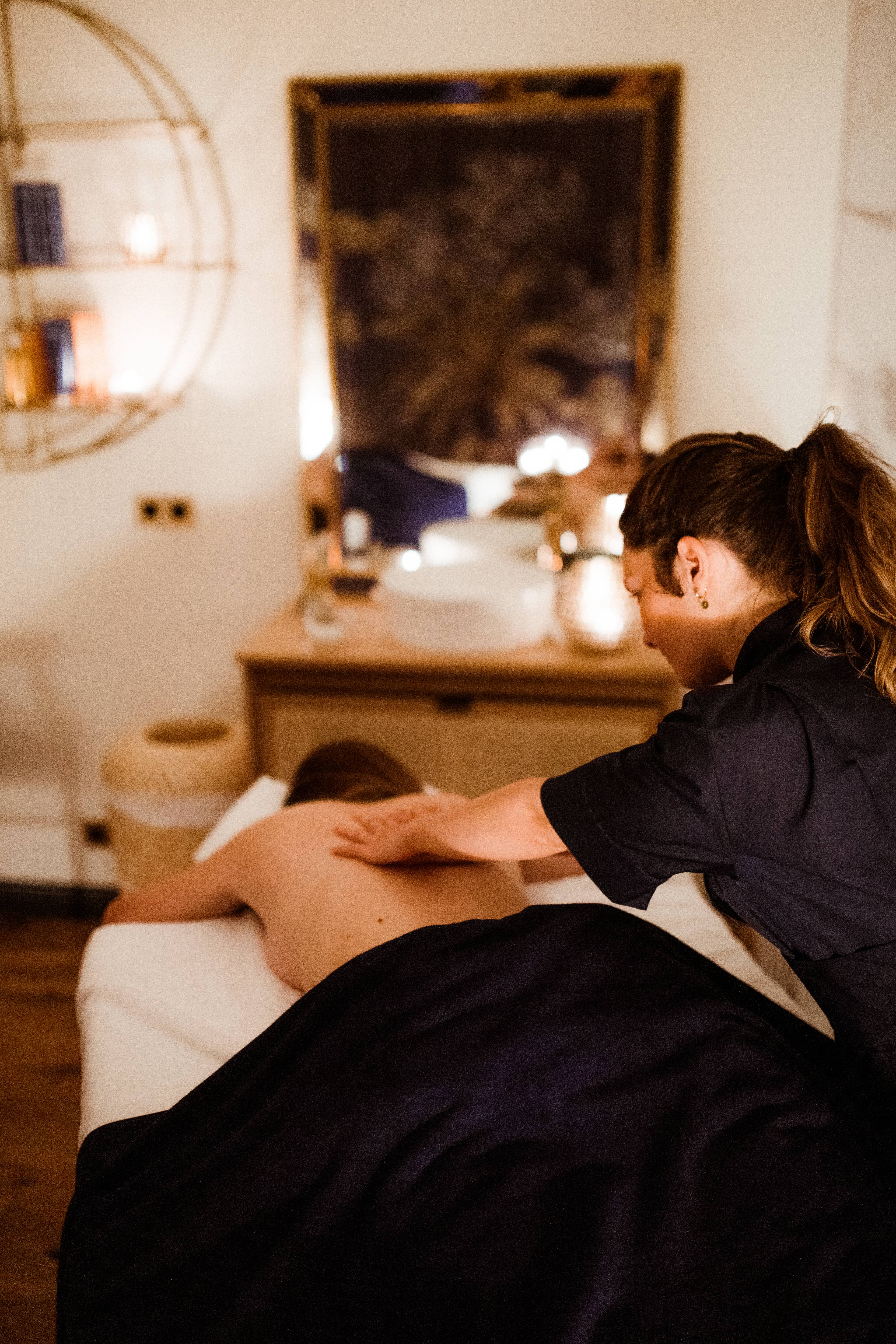 SPA Massage Ouistreham femme dos