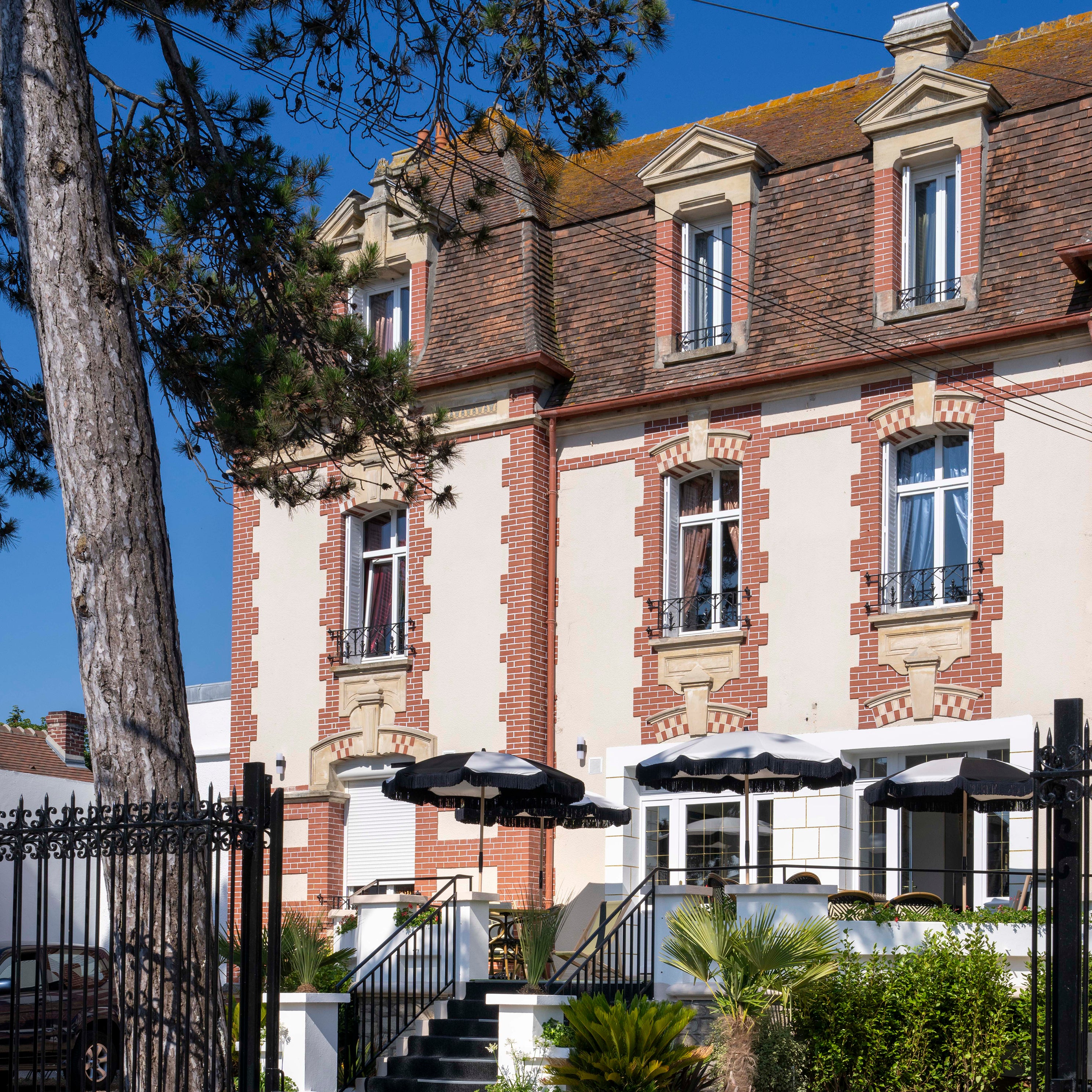 Façade Villa Victoria hotel à ouistreham