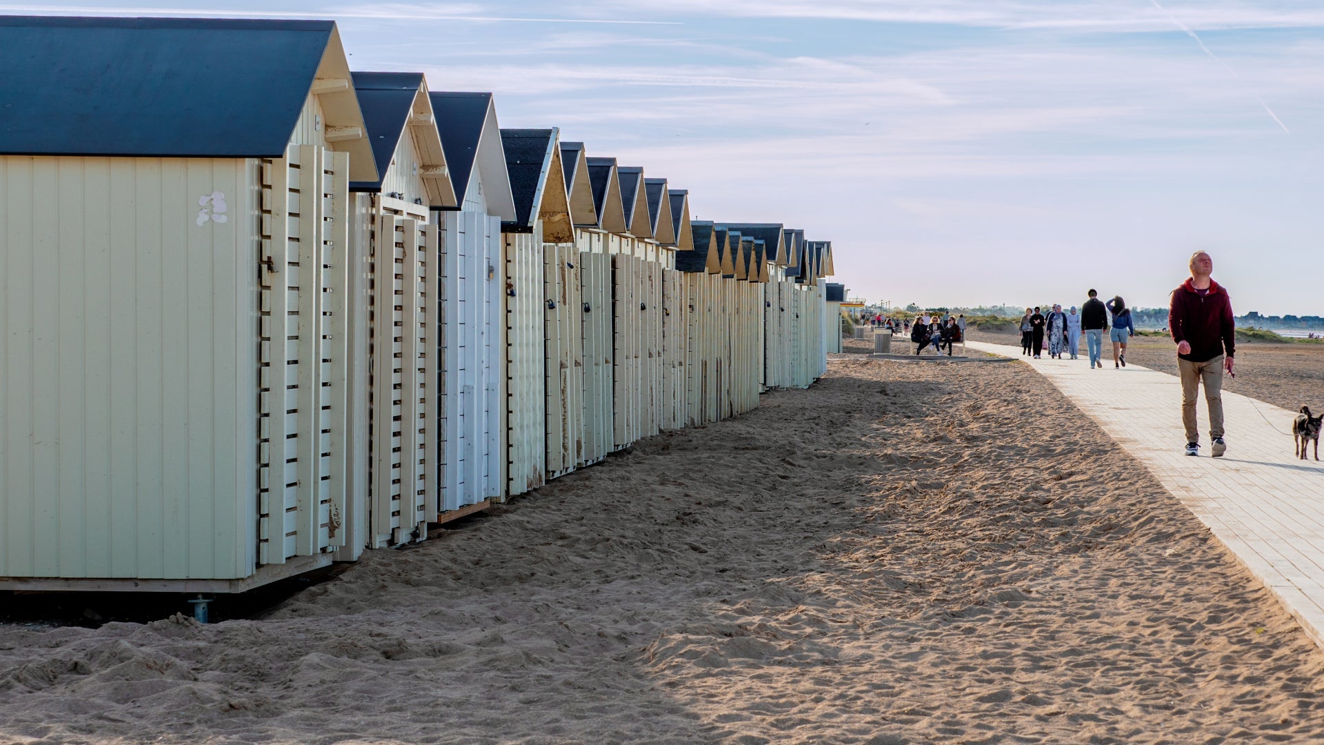 Découvrez la plage de Ouistreham, un joyau de la côte fleurie